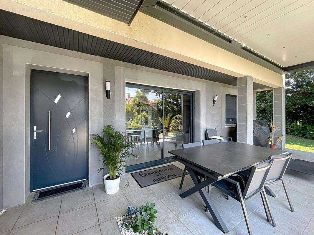 Pins-Justaret - Superbe maison T6 contemporaine avec jardin - photo 3