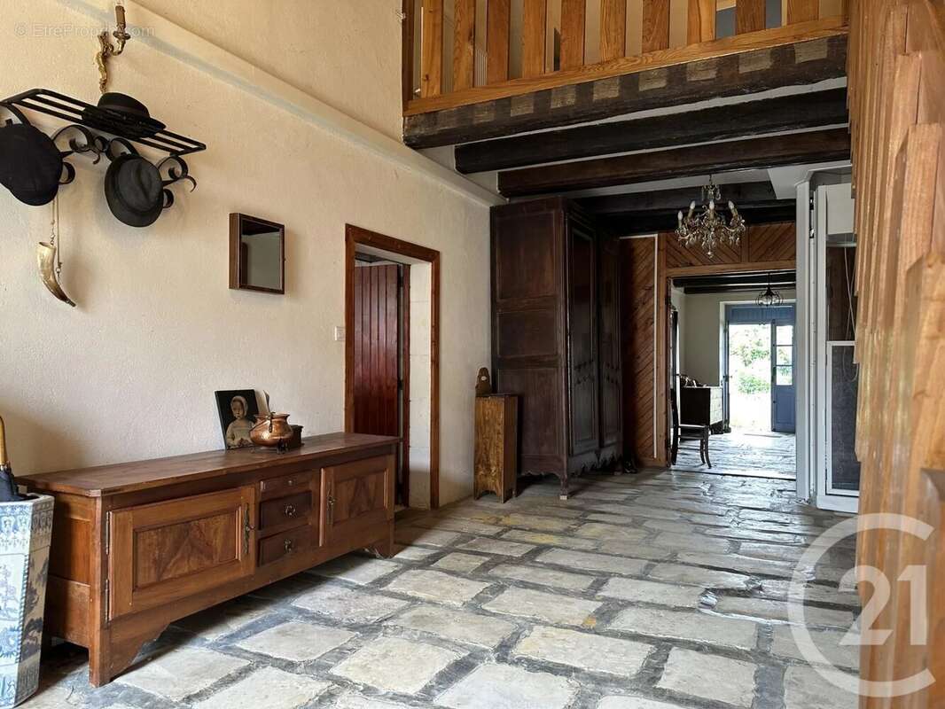 Maison 561 m² à Melleran  - photo 5