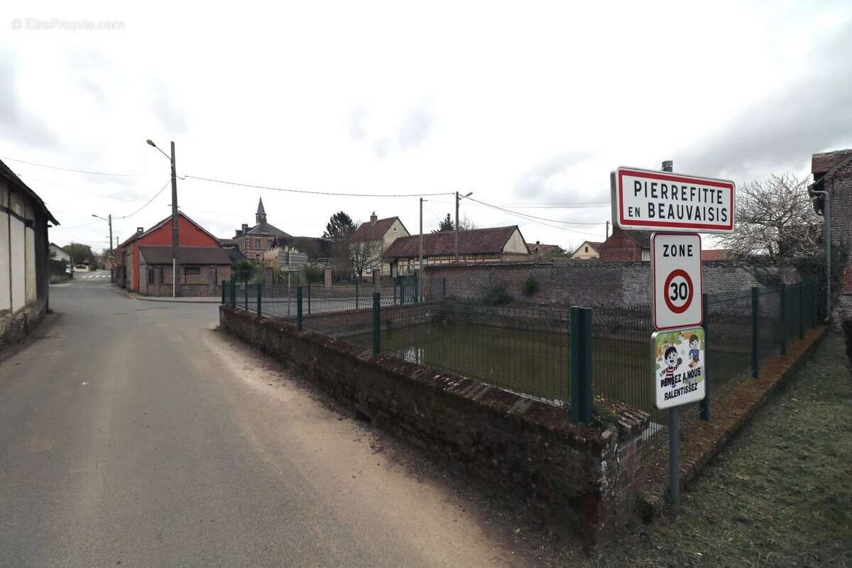 Terrain à PIERREFITTE-EN-BEAUVAISIS