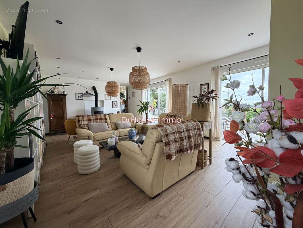 Maison 240 m² à Saint-Yrieix-La-Perche  - photo 8