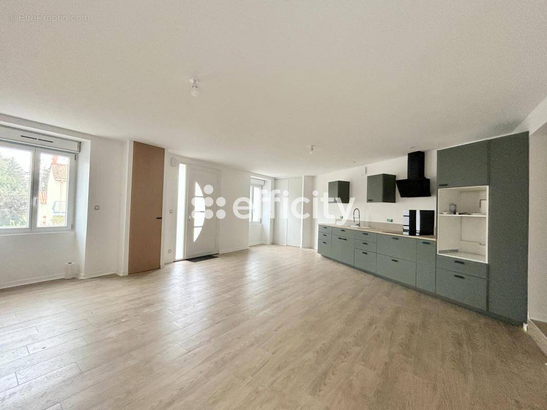 Maison à BEAULIEU-SOUS-LA-ROCHE