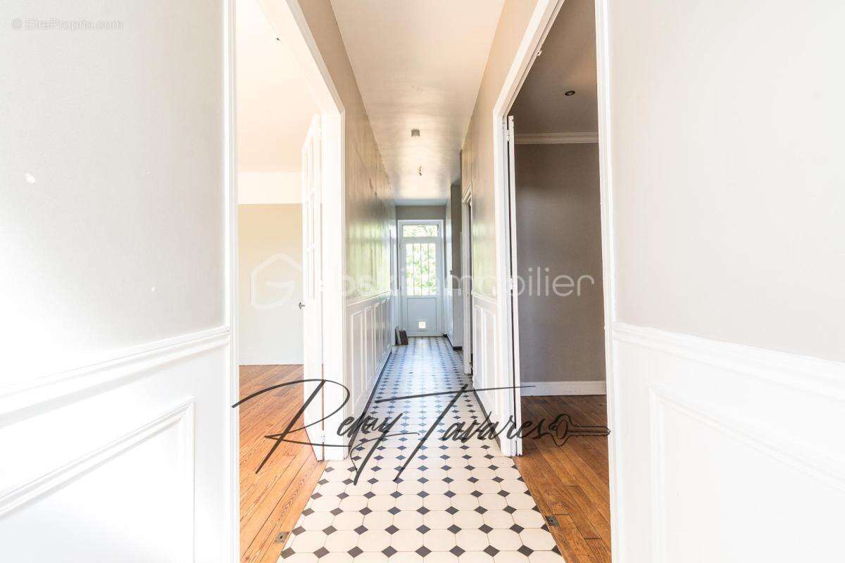 EXCLUSIVITÉ - Elégante Maison en Pierre de Meulière avec Grand Jardin - 5 min à pied de la Gare - photo 3