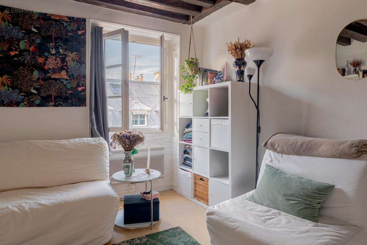 Appartement à PARIS-1E