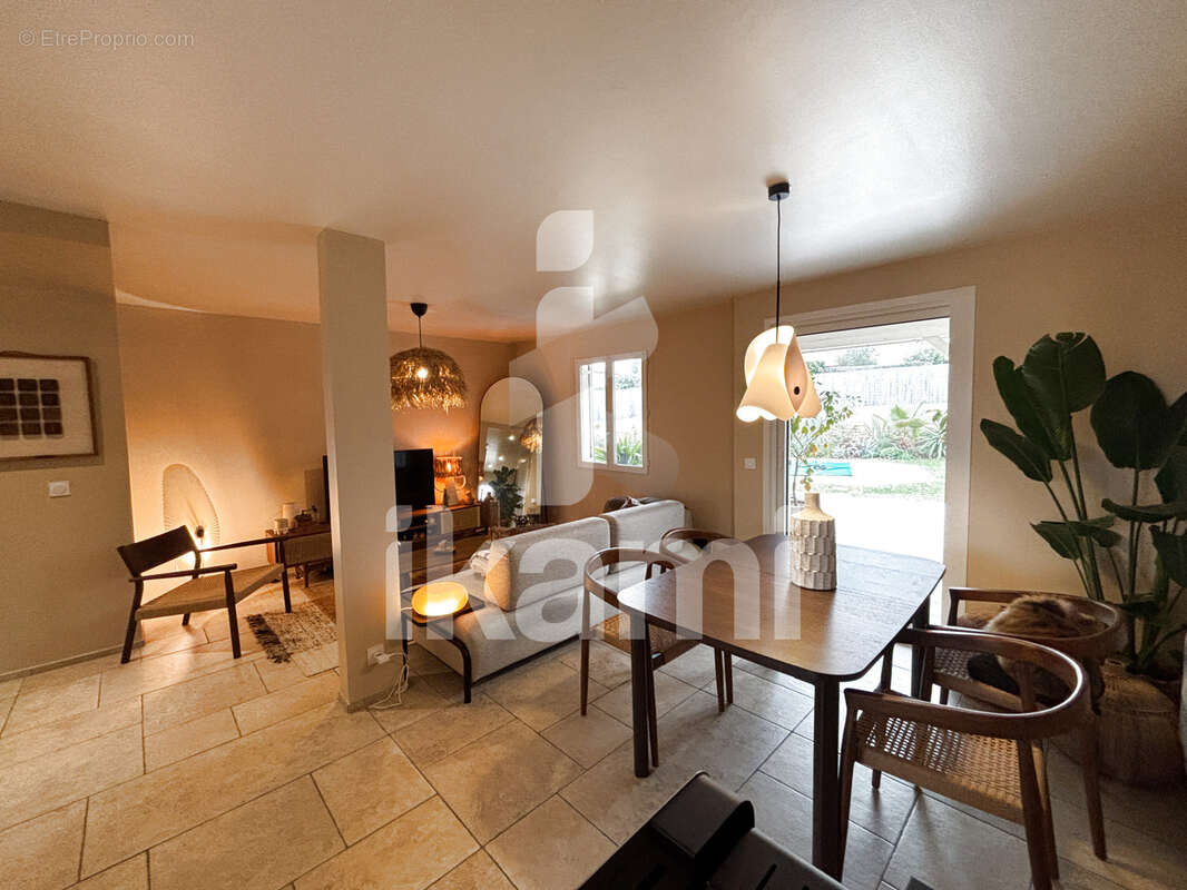 Maison à SALAISE-SUR-SANNE