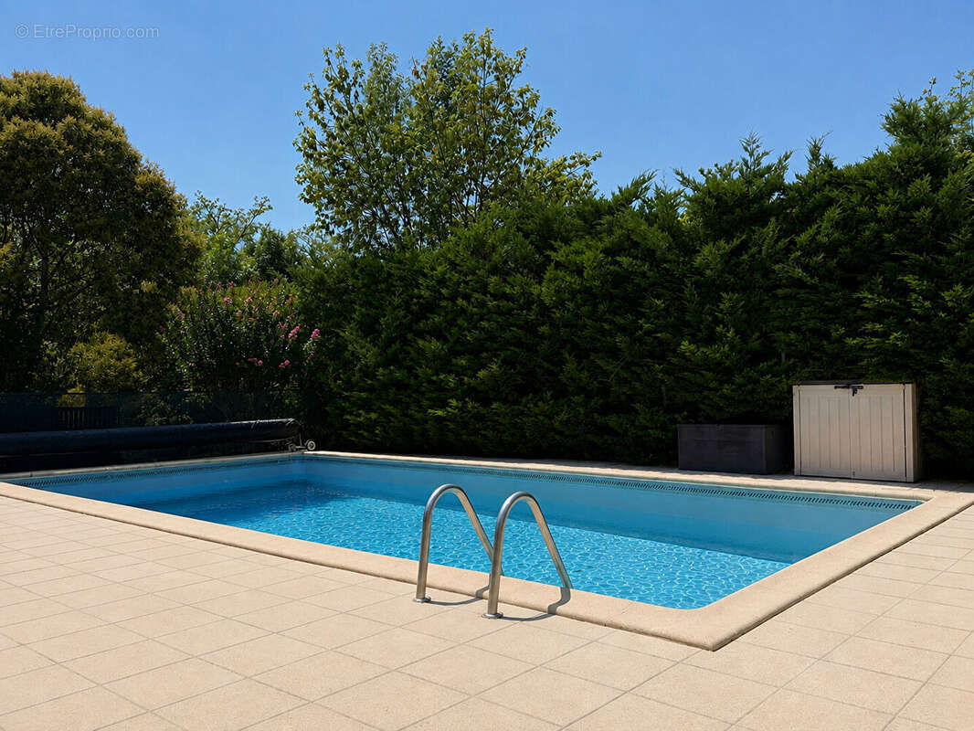 Maison dans quartier recherché avec beaux volumes et piscine - photo 2
