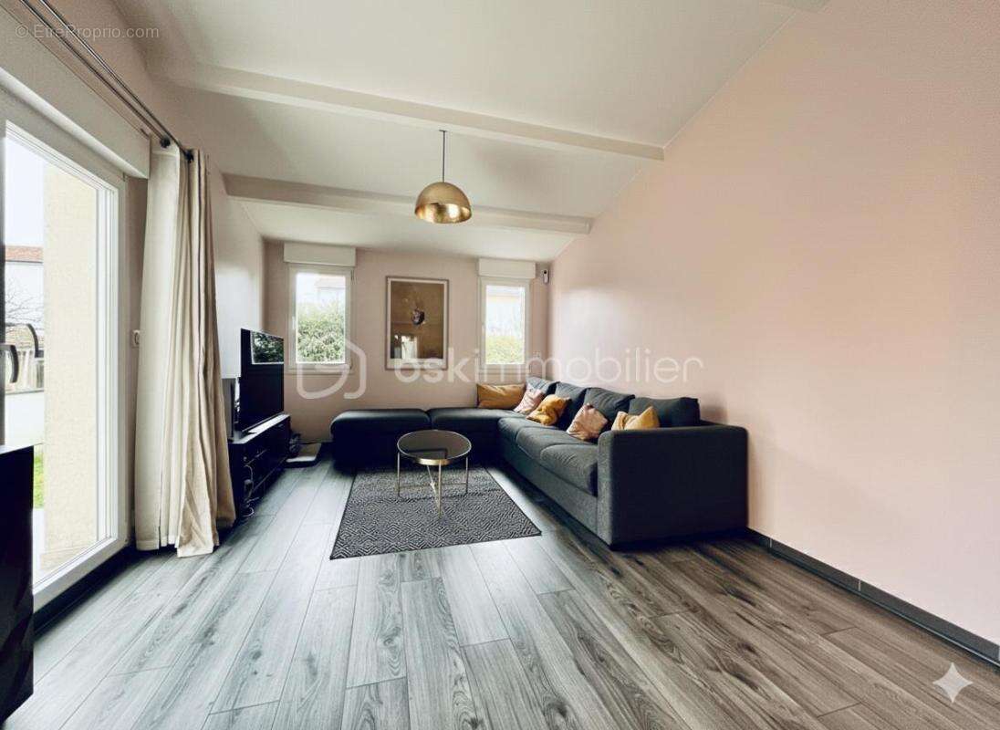 Maison à CHENNEVIERES-SUR-MARNE