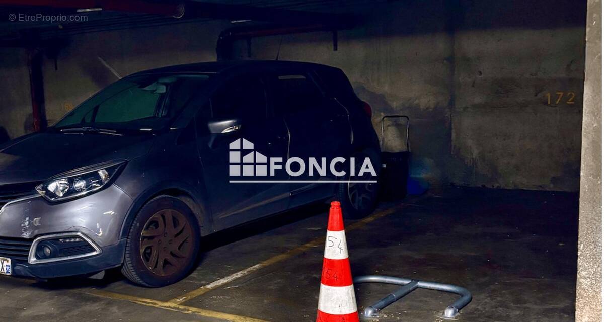 Parking à PARIS-19E