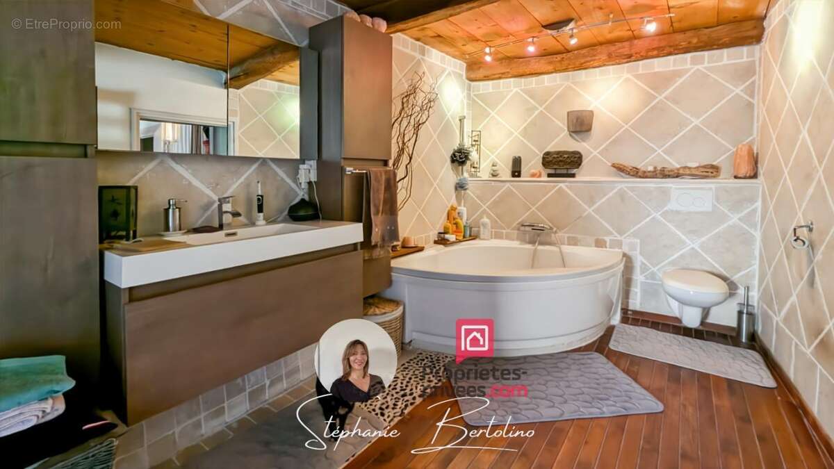 Maison à ROQUEBRUNE-SUR-ARGENS