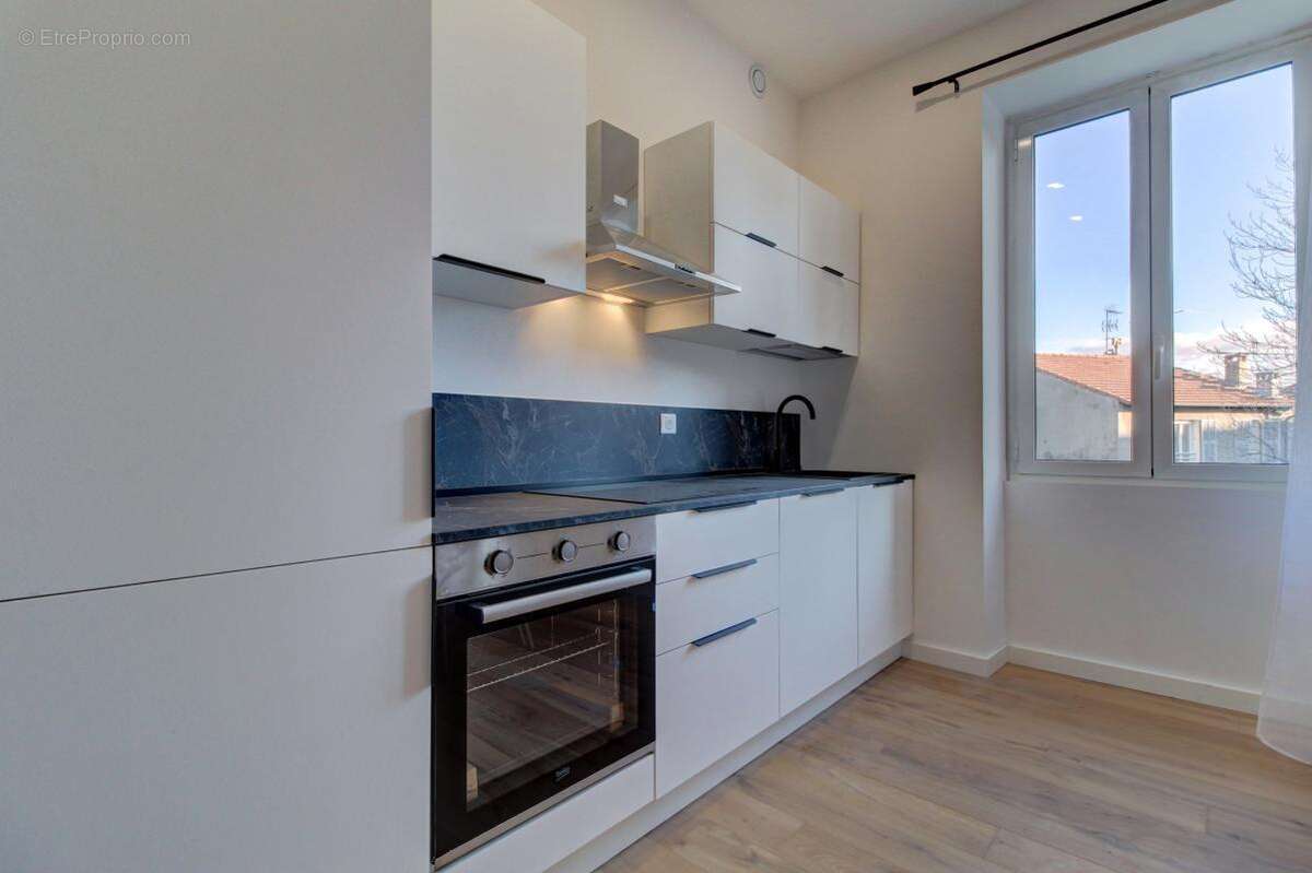 Appartement à SAINT-LAURENT-DU-VAR