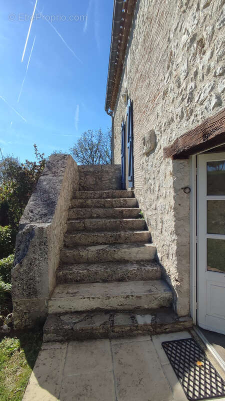 Maison à MONTAIGU-DE-QUERCY