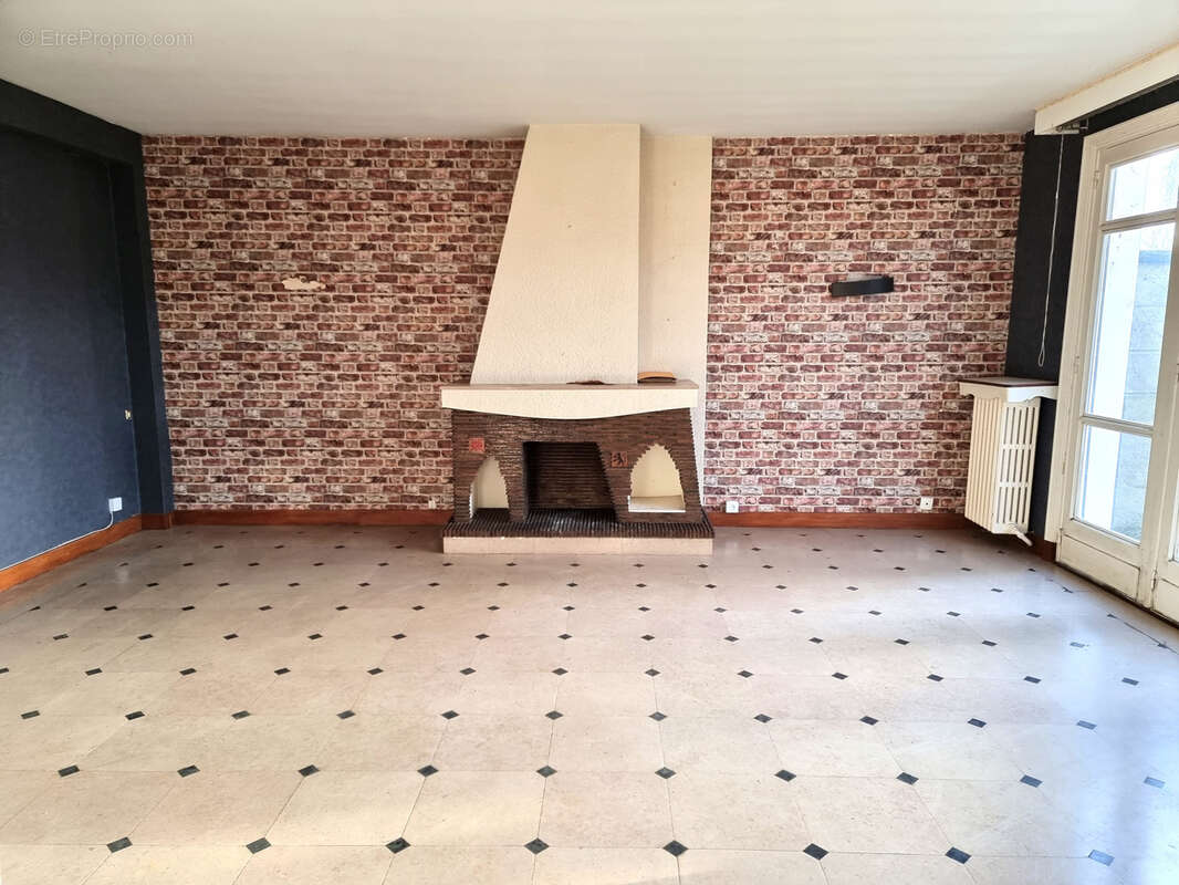 Maison à VAUX-LE-PENIL