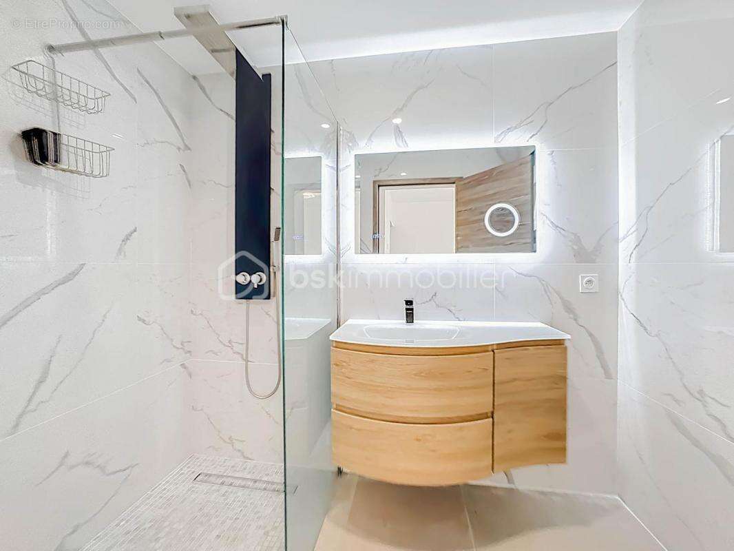 Maison à SAINT-BRES