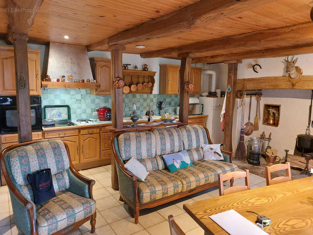 Belle maison Auvergnate de 143 m2 spacieuse et familiale - photo 3