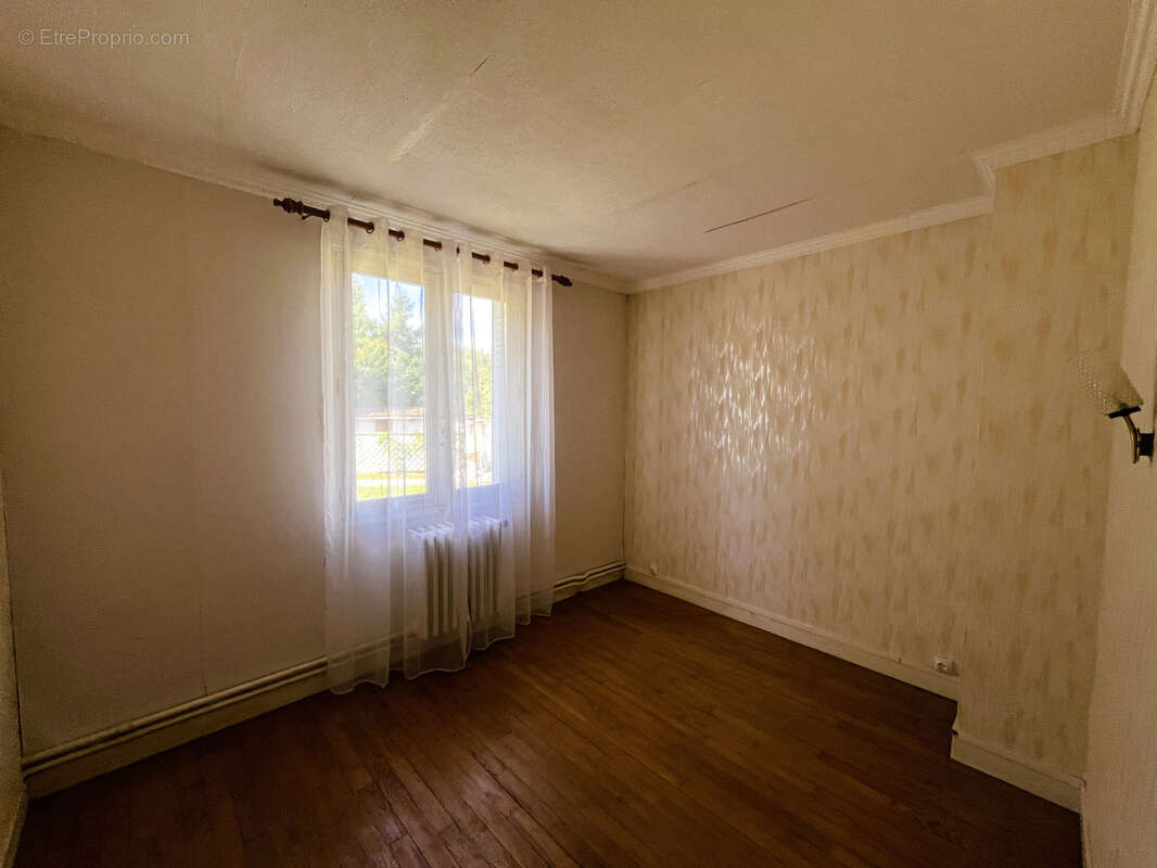 Maison à FONTAINE-LA-GUYON