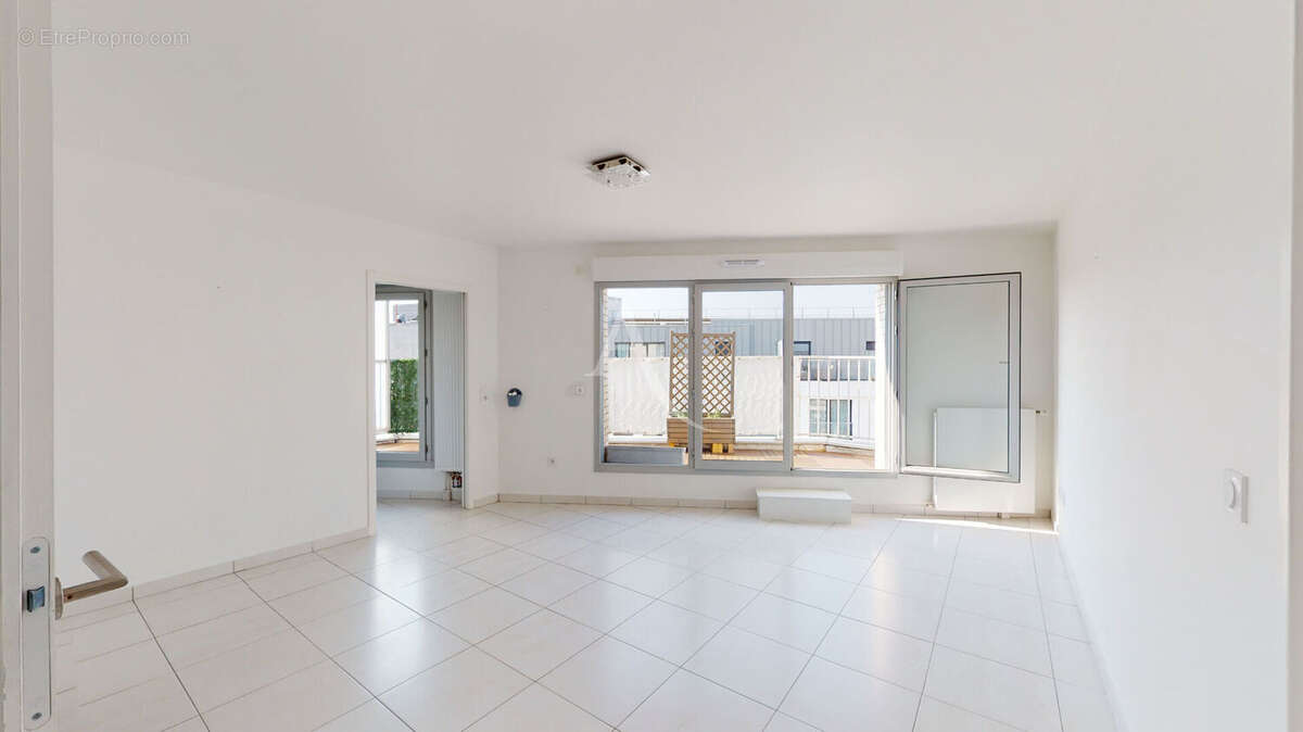 Appartement Asnières Sur Seine 3 pièces 63.44 m2 avec terrasse, cave et parking. - photo 2