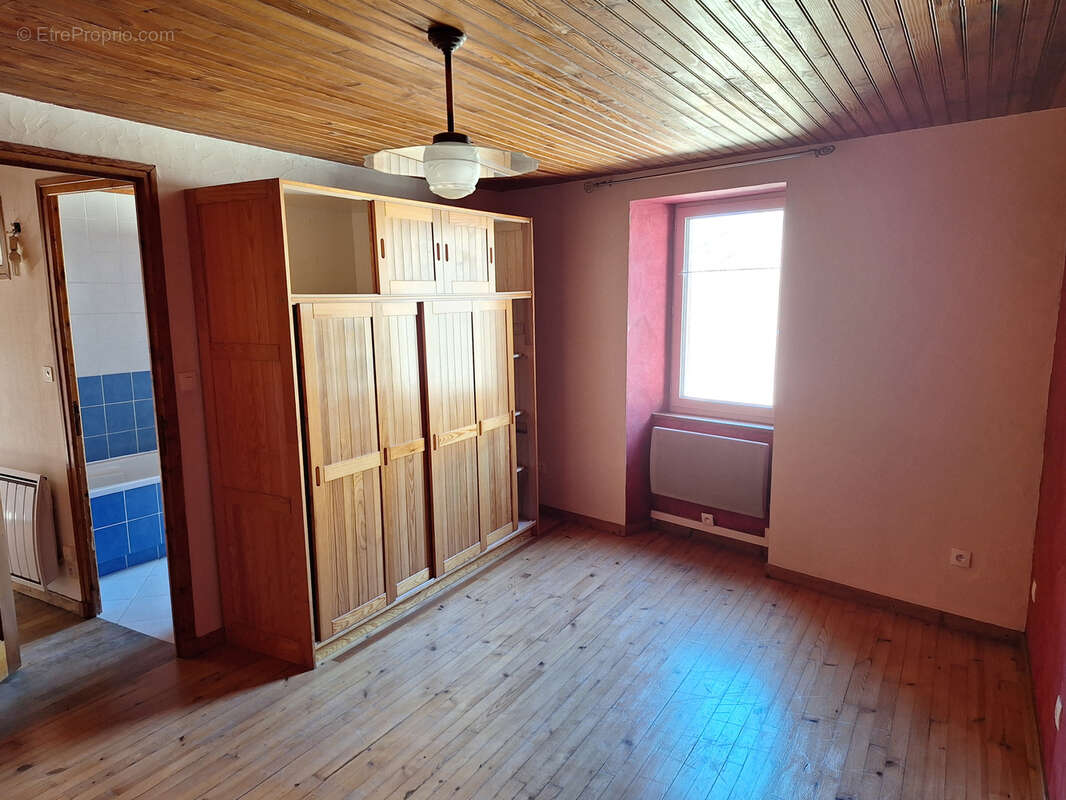 Maison à SAINT-JEAN-CHAMBRE