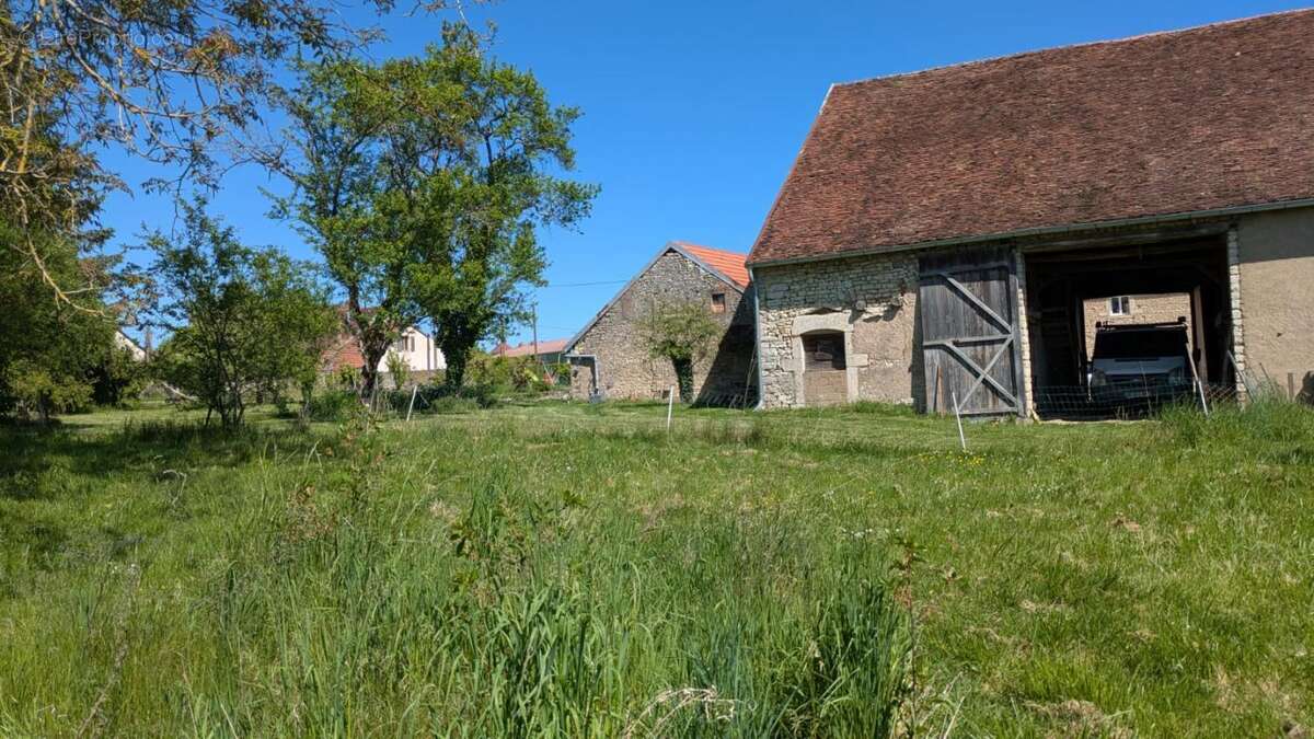Maison à MIREBEAU-SUR-BEZE