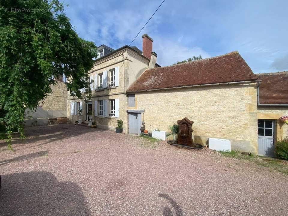 Maison à SAINT-PIERRE-SUR-DIVES