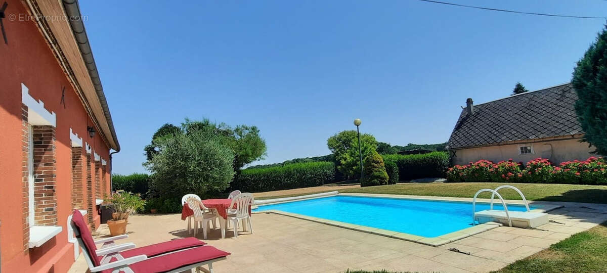 Maison à FONTAINE-LA-GUYON