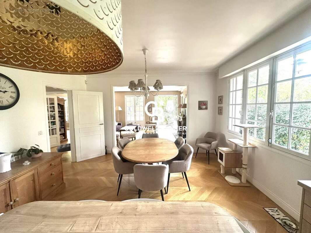 Maison bourgeoise  250 M2 quartier Charmettes - photo 17