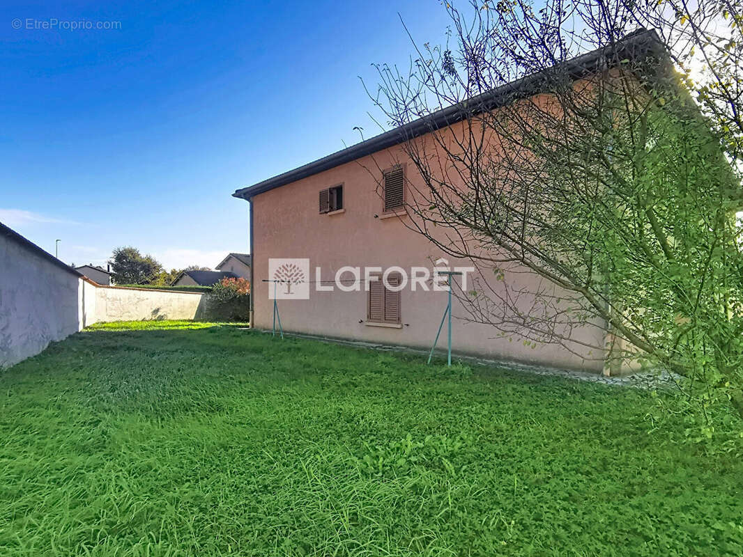 Maison familiale avec piscine, beaux volumes et espace indépendant - photo 15