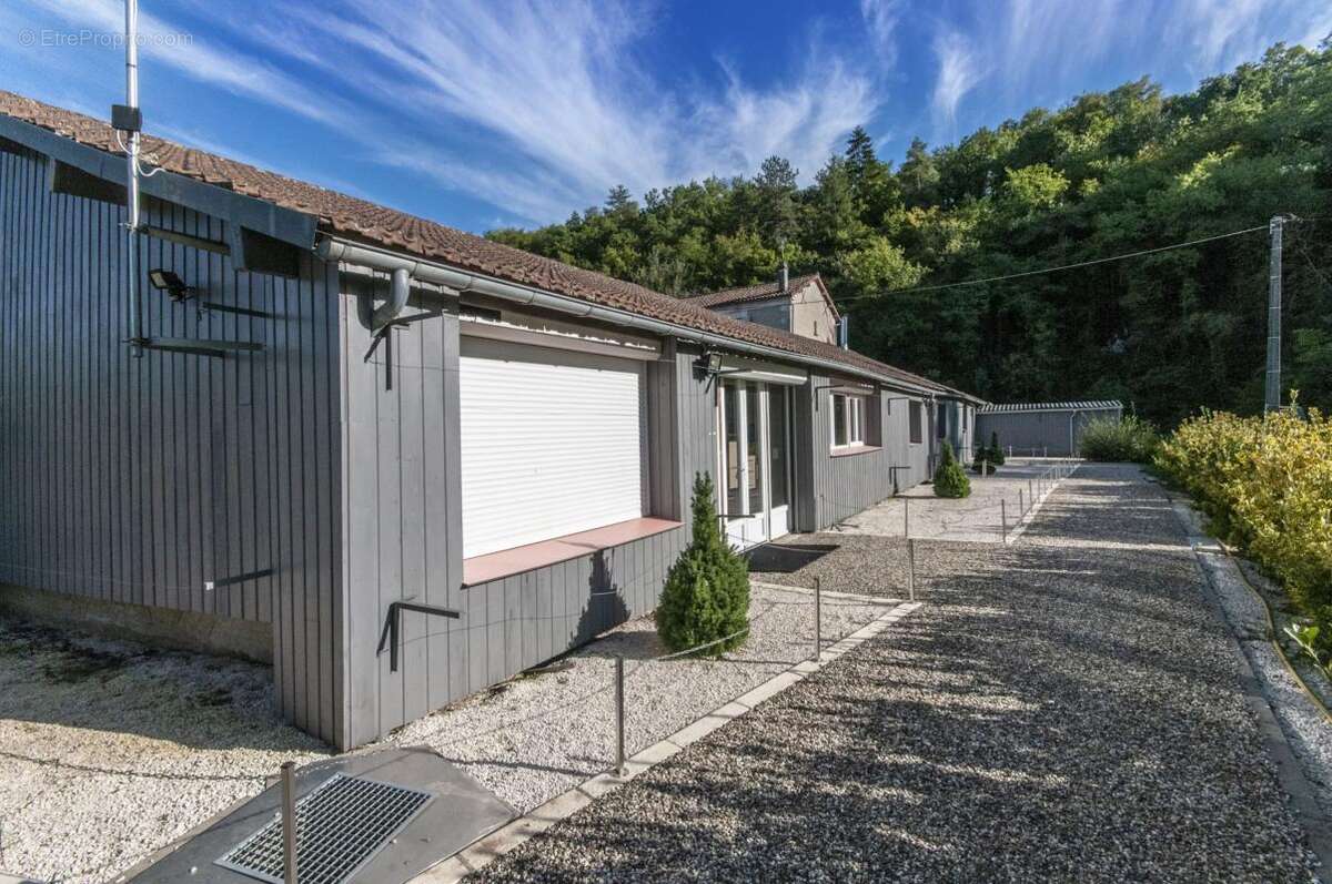 Maison à SAINT-MARTIAL-DE-VALETTE