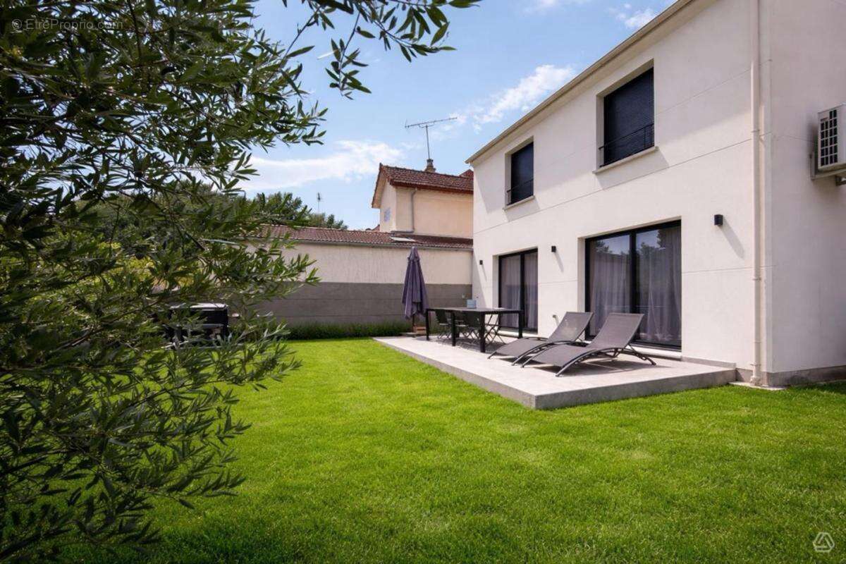 Maison à VILLECRESNES
