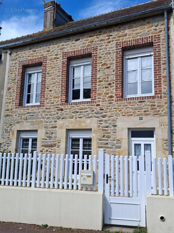 Maison à SAINT-VAAST-LA-HOUGUE