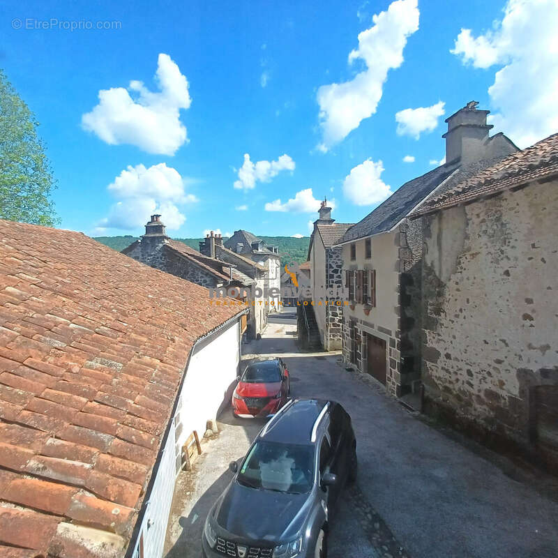 Maison à POLMINHAC