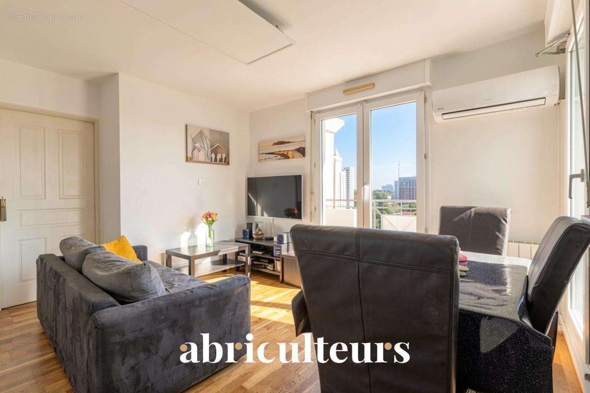 Appartement à ISSY-LES-MOULINEAUX
