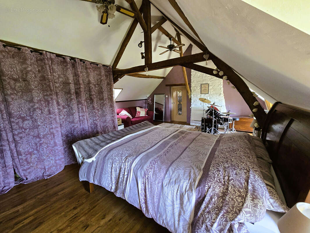 VIENNE : Ferme Rénovée de 5 Chambres avec Piscine, Installations Équestres & 4,32 ha près de Chauvigny - photo 9