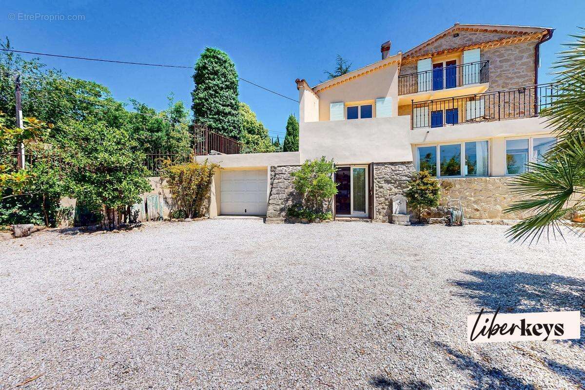  berre-les-alpes – villa de charme avec vue panoramique, dépendances et garage xxl - photo 2