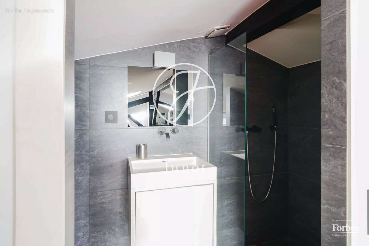 Appartement à PARIS-7E