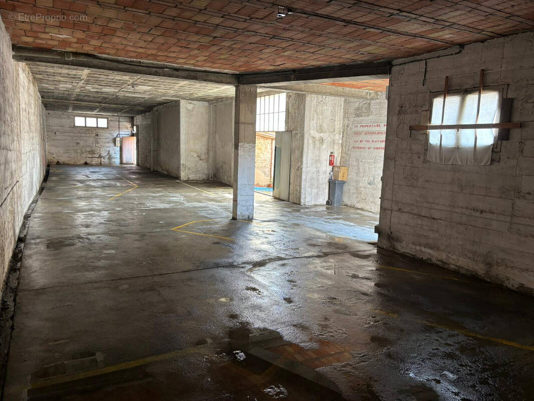 Parking à LE PERTHUS