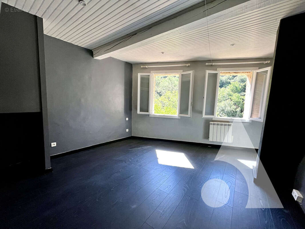 Appartement à ENTRECASTEAUX
