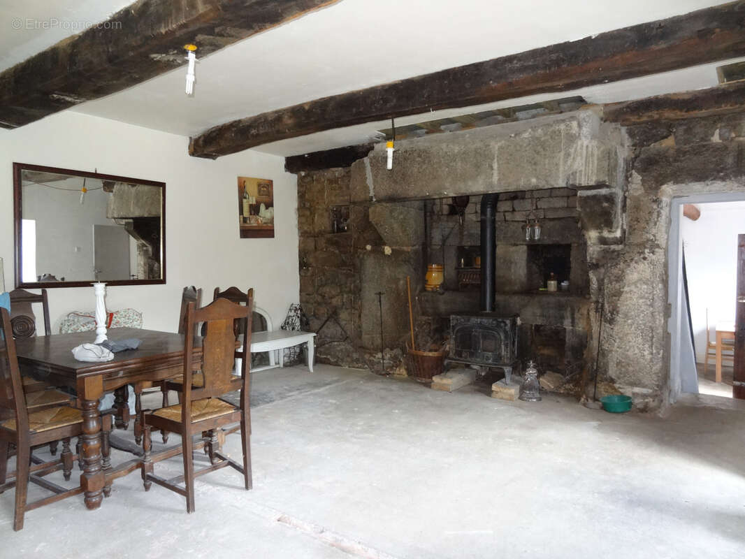 Maison en pierres à rénover   charme et potentiel en campagne de Kerpert - photo 3