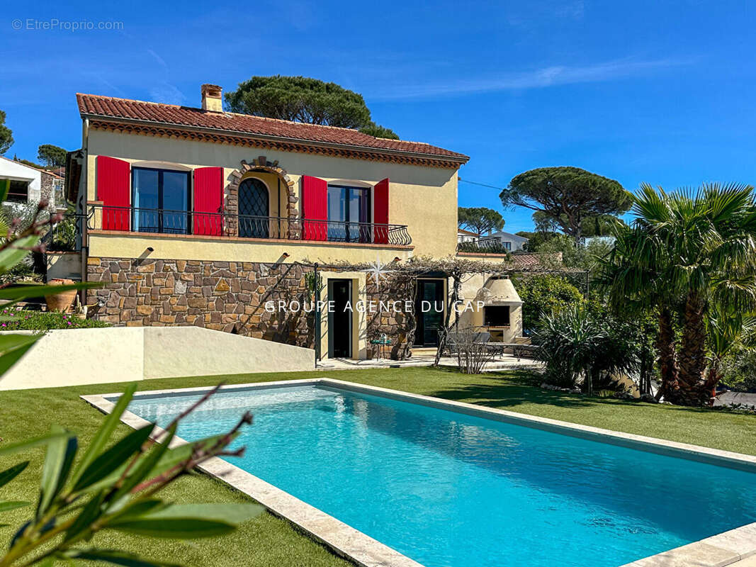 A vendre villa de charme 4 chambres terrain plat piscine parking proche mer aux issambres - photo 2
