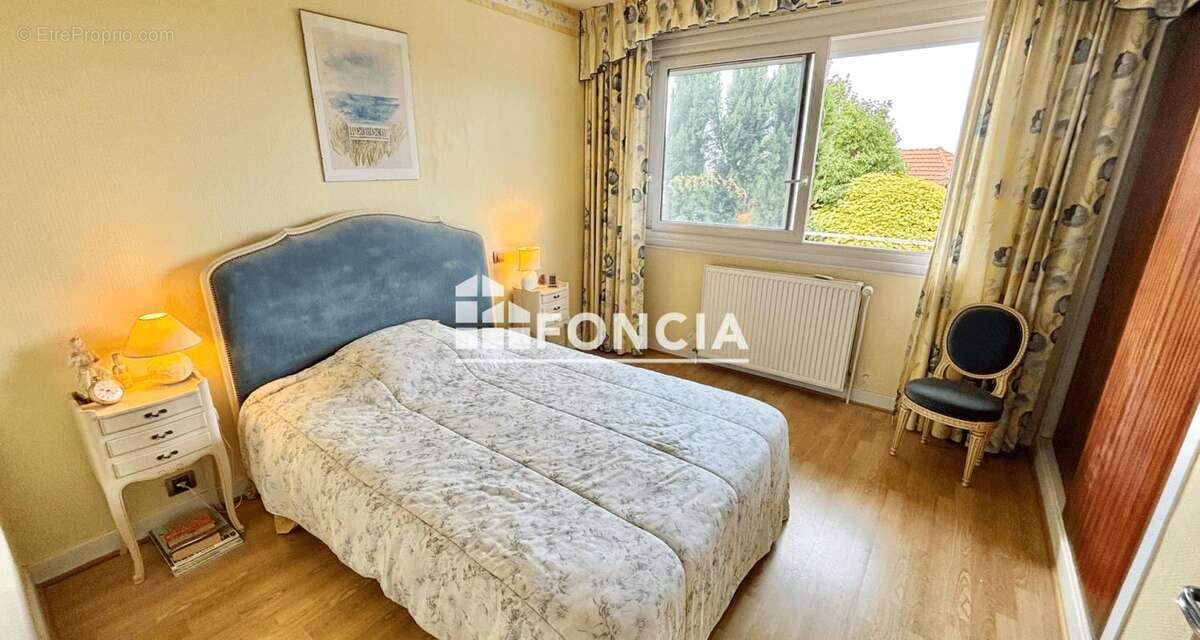 Maison à PUGNY-CHATENOD