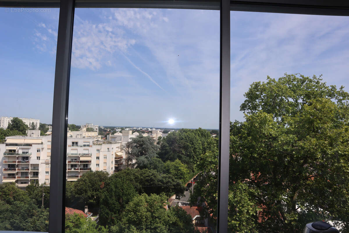 Exclusif - cauderan - parc bordelais - t5 avec grand balcon - cave et parking - photo 11