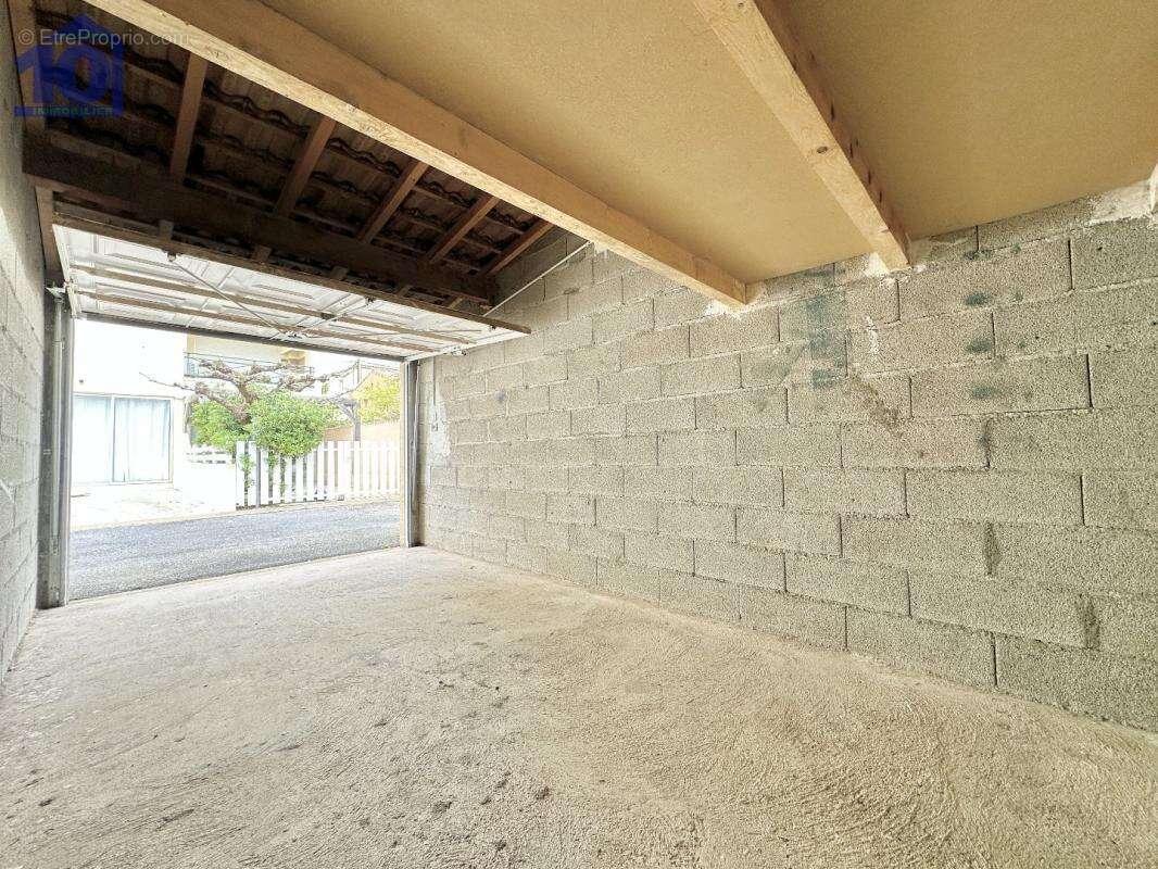 Parking à VALRAS-PLAGE