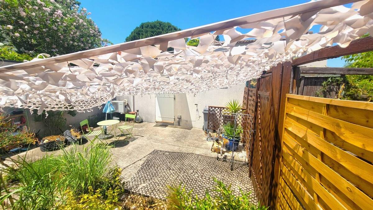 Appartement à MAUGUIO