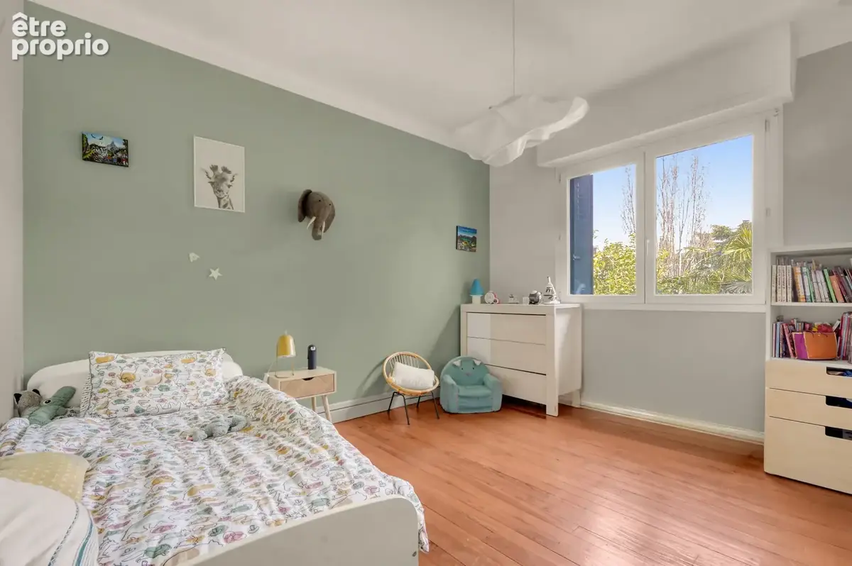 Maison familiale avec jardin et piscine - photo 7
