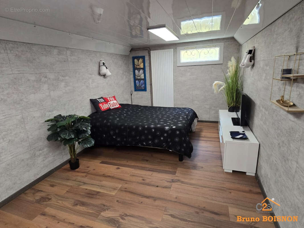 Maison à SAINT-CYR-SUR-LOIRE