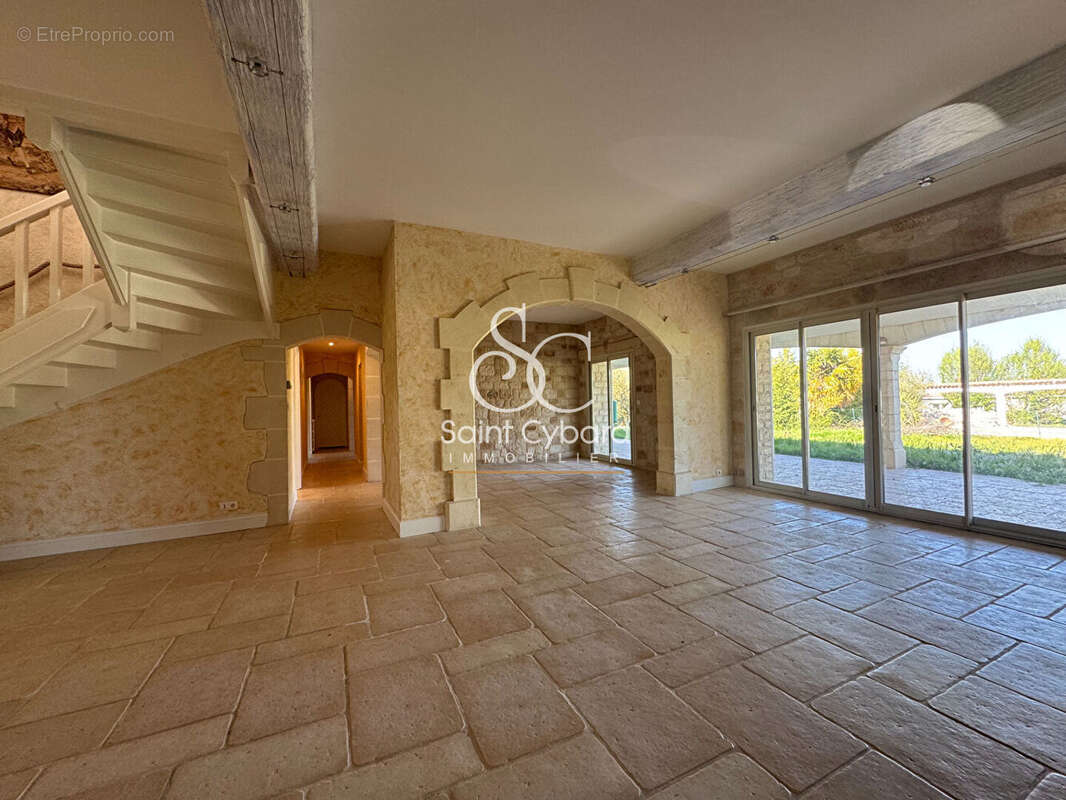 Maison à ROULLET-SAINT-ESTEPHE