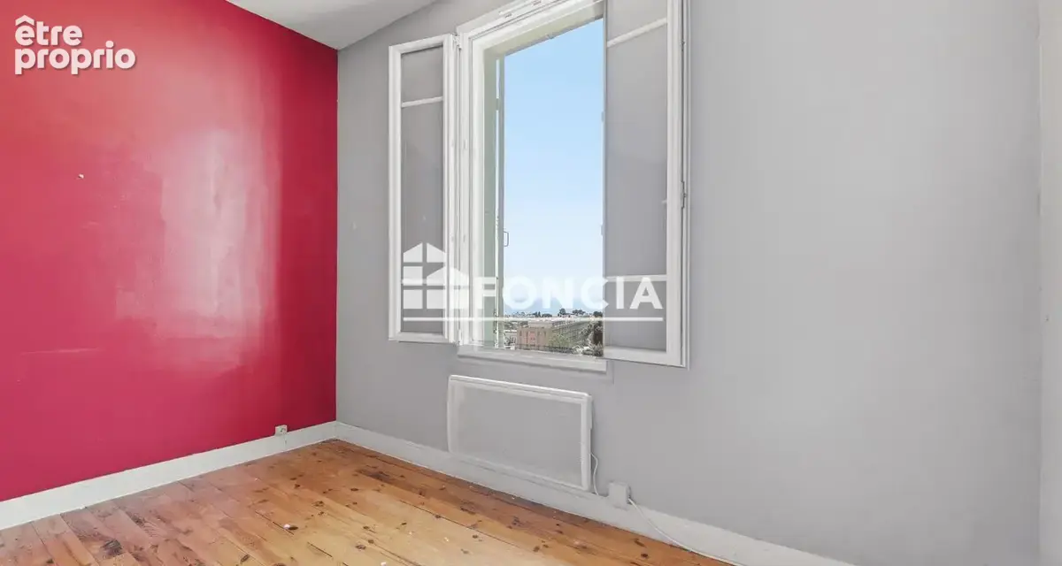 Nice - Coup de cœur assuré : T2 de 47 m² à rénover avec vue mer et ville exceptionnelle dans maison de charme - photo 8