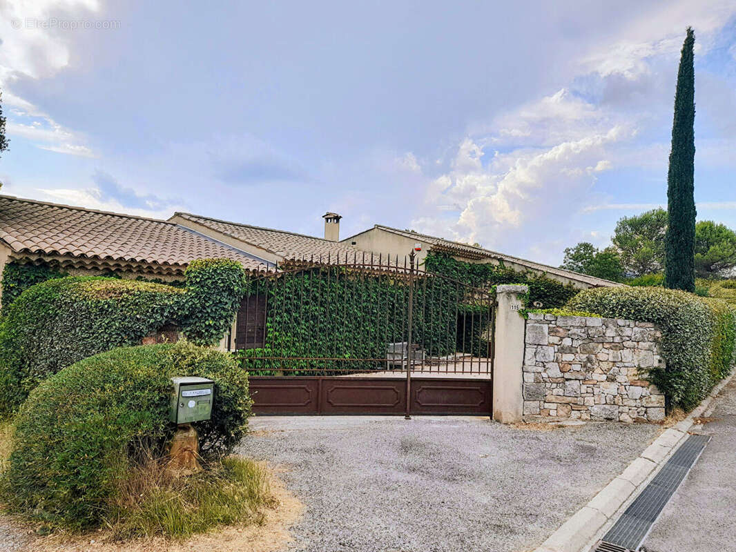 Maison à FOX-AMPHOUX