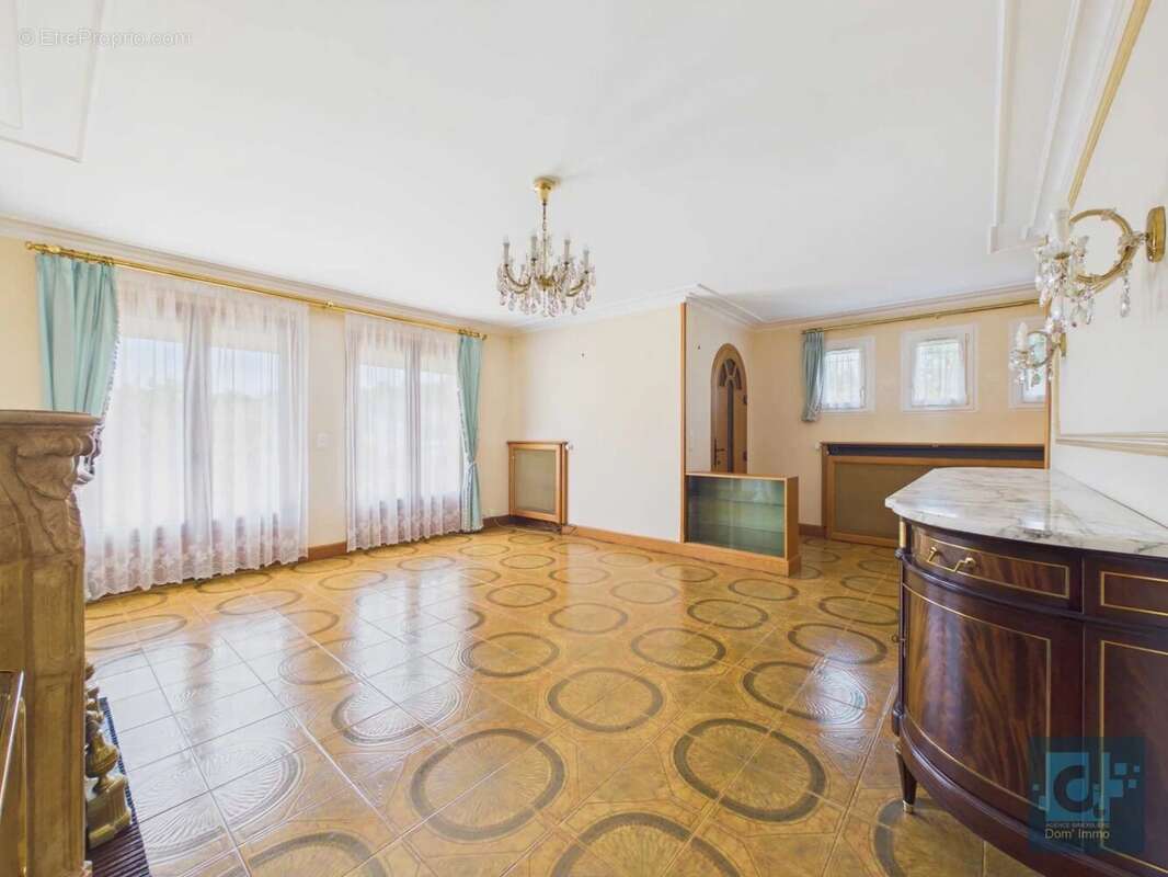 En exclusivité, élégance et caractère pour cette maison familiale - photo 9
