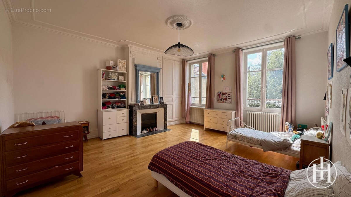 Maison à SAINT-AMAND-MONTROND