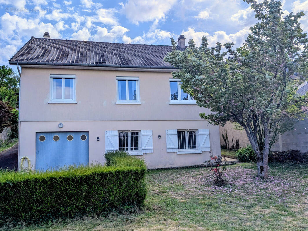 Maison à LA QUEUE-LES-YVELINES