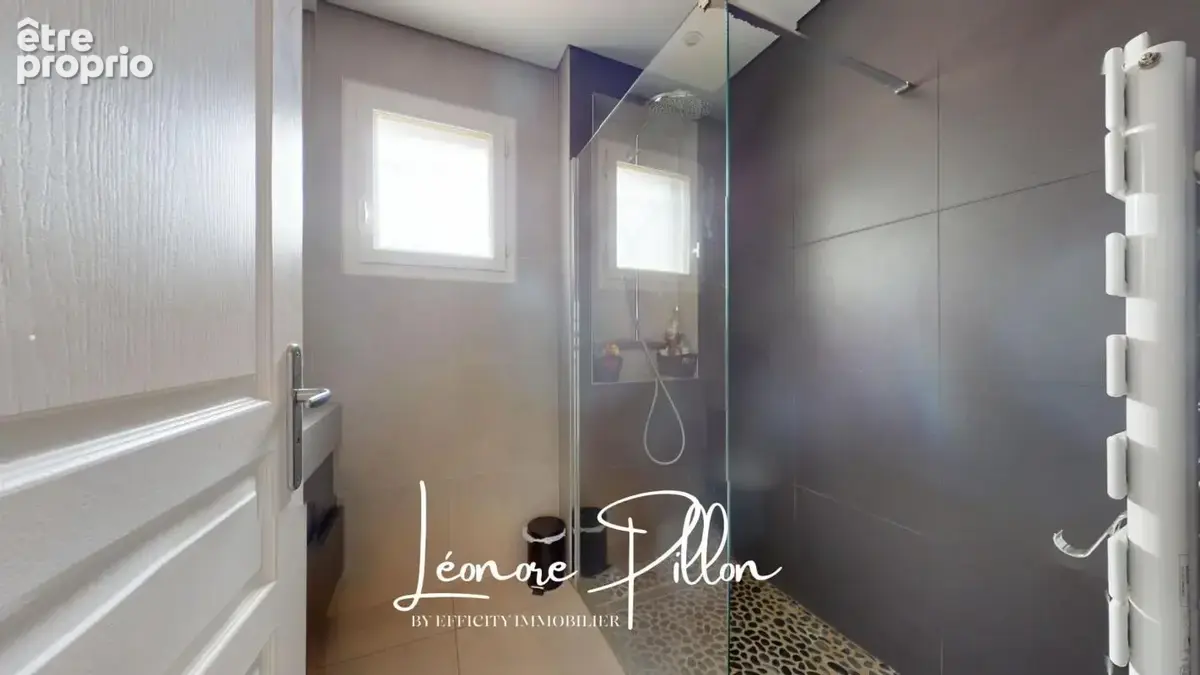 Maison 211 m² à Chassieu  - photo 10